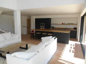 Contemporary home with pool - Image 5