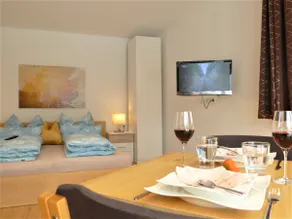 Cozy mountain view apartment with terrace and garden - Image 3