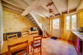 Logis Loiseau with terrace in St-Emilion - Image 4