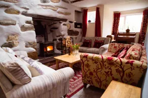 Snowdon House Llanberis Pass HOT TUB Sauna Logfire - Image 3