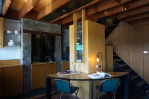 POSTAL LOFT with a courtyard cafe next door! - Image 4