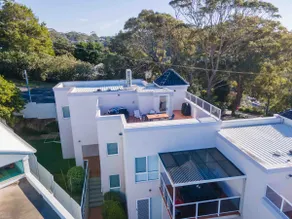 Spacious 4-Level Home w/ Rooftop Bar & Ocean Views - Image 4