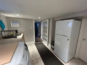 Cozy Mimico Getaway - Image 5