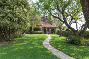 Beautiful house. Huge garden & pool - Image 4