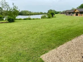 Reeds Lodge, Lake Pochard - Image 2