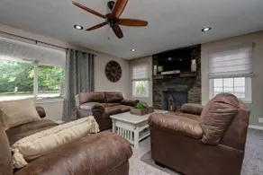 Morningside Retreat, Center of Springfield - Image 2