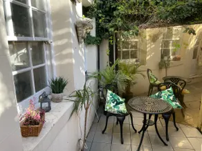 One bed basement flat with Patio centrally located - Image 5