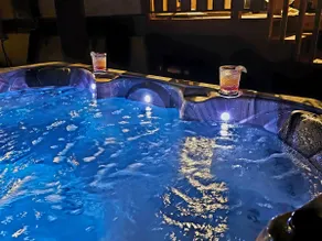 Mama Bear's Manor - Luxury Spa - No Cleaning Fee - Image 3