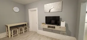 Gold 1 · Retreat Suite 2 - Cozy Downtown Getaway - Image 4