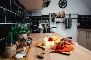 Stylish Loft above Country Pub - Free Parking - Image 5