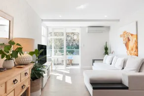 Stylish Cottesloe Apartment with Ocean View - Image 2