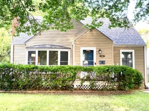 Bright & Modern 2BR House - Image 2