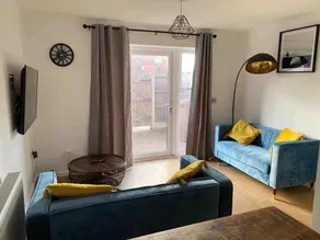 Stylish Modern Stay–Spacious 3-Bedroom Near Centre - Image 5
