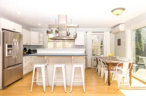 Marchez jusqu'à Edgartown - Beachy Cape-Style Home avec de nombreuses améliorations à travers! - Image 5