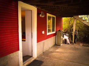 Theo & Maria's Red House - Image 3