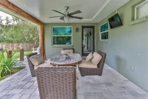 Stones Throw Riverhouse and Private Dock - Image 5