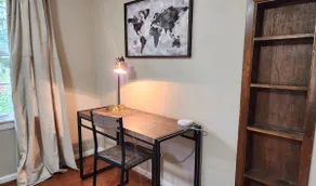 3 Bedroom home with fenced in yard. - Image 4