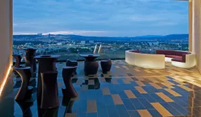 Adamant León. Luxury Loft, Amenities to the North - Image 5