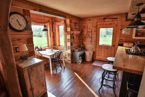 / NEUES LISTING / Atemberaubender Log Retreat eingebettet in einheimische Prärie / Waldlandschaft - Image 5