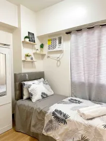 Stylish 2BR Condo | Wi-Fi | with Free Parking - Image 5