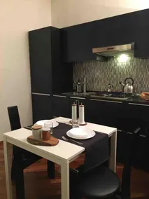 Cozy home with private parking - Image 5