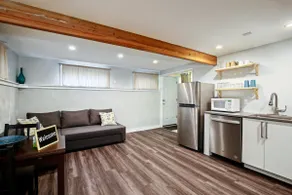 Clean private apartment near Green Lake/light rail - Image 3