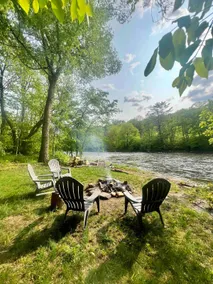 Charming & Cozy River Front Cabin- Close to ski mountains. Ski,Fish,Swim & Hike! - Image 2