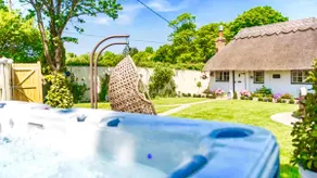 Cosy Thatched Cottage in Kent | Hot Tub | Sleeps 6 - Image 3