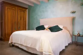 Les Champs: accommodation in a renovated 1718 building - Image 4