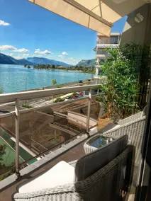 Chic cocoon, Lakeside with Jacuzzi and Sauna - Image 3