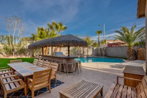 EPIC 5 bed huge yard Resort Pool 9 min Vegas Strp! - Image 3