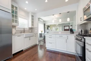 3 BDRM. Walkable & Charming. Great location! - Image 5
