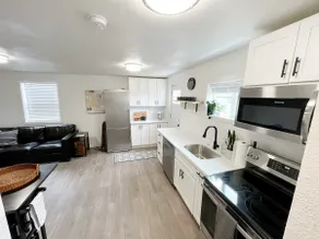 Quiet Modern West Tacoma Guest House - Image 4
