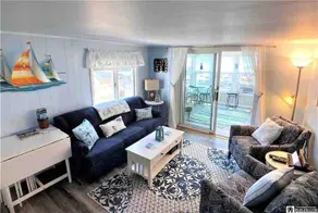 Cozy 2 Bedroom Canal Front Cottage With Private Dock - Image 5