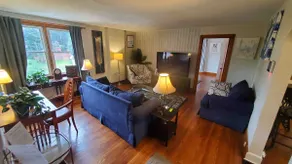 2nd Fl Apt w/ Driveway - Pets are Welcome - Image 3