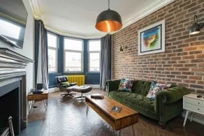 Stunning Victorian city flat with castle view - Image 3