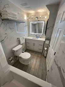 Luxury 2BR Suite •1.5 Bath •Near HWY 401/Airport! - Image 4