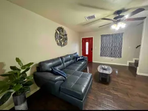 Gorgeous Spacious Condo with Free Parking Space - Image 4