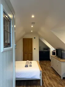 Wheatlands Luxury Lodge - Image 2