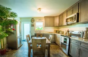 Corktree Beach House - Modern, Beachfront 2bd/3ba home with central AC - Image 3