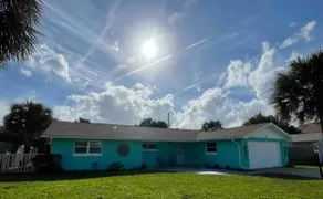 Spacious 3/2 Beachside Family Home 6 lots to Beach - Image 2