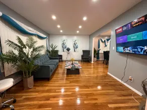 Cozy Queens Retreat w/ Family Amenities & Parking - Image 2