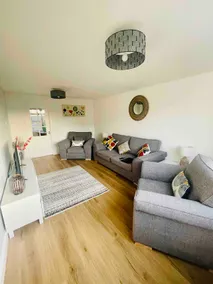 Cheerful 3-Bedroom house 🏡 - Image 2