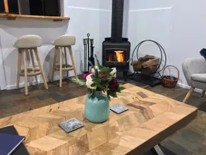 Das Adagio In Auburn ist ein ruhiger Zufluchtsort für zwei mit modernen Luxusmöbeln. - Image 3
