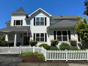 The White House in Central Point - A Stunning Home - Image 4