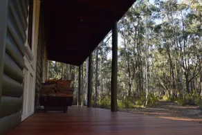 Lyrebird Cottage secluded with bush view - Image 4