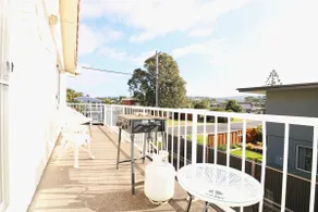 Beachcomber - Small Fenced Yard - Image 3