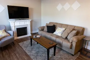 Eagle's Nest - Stylish 1 bed/1 ba Executive Suite - Image 3