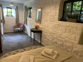 Coach House - Image 5