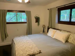 Cute 2 bedroom cottage w/hot tub - Image 4